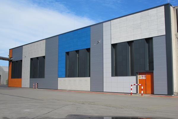 SI VIP production hall - Colourful Facades 1